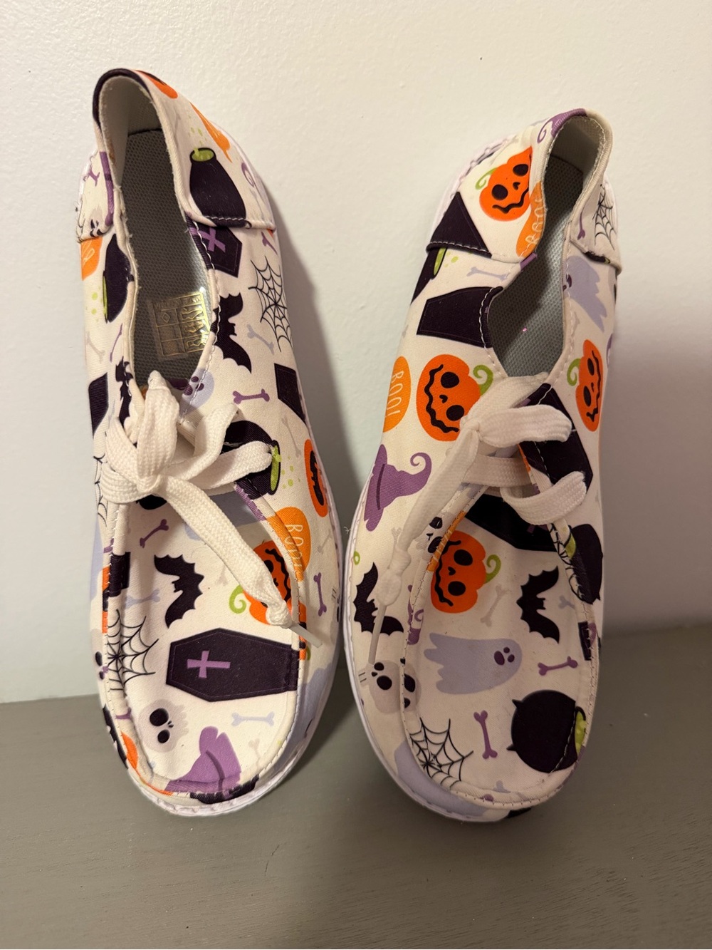 SHEIN White Halloween Print Casual Sneakers